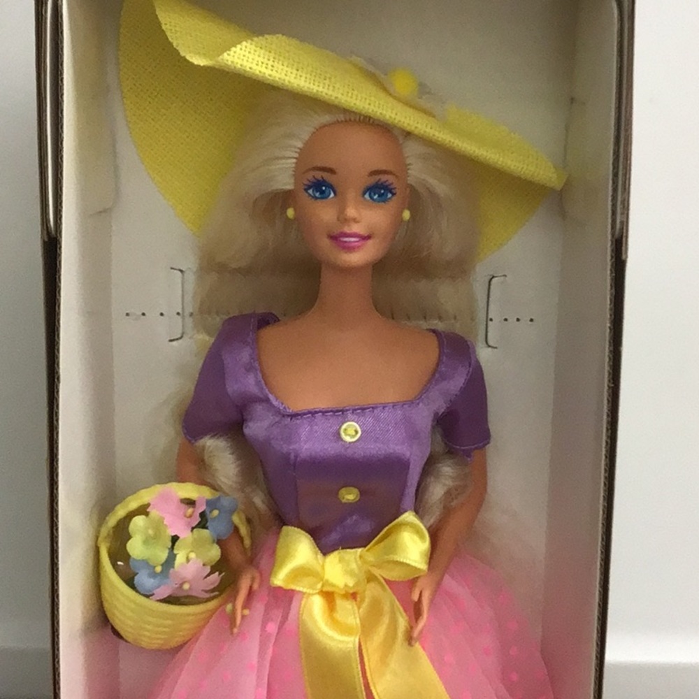 AVON BARBIE DOLL AVON EXCLUSIVE SPECIAL EDITION BARBIE DOLL - Picture 2 of 14